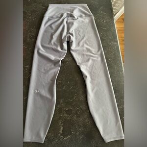 fog color alo yoga 7/8 high-waisted airlift leggings